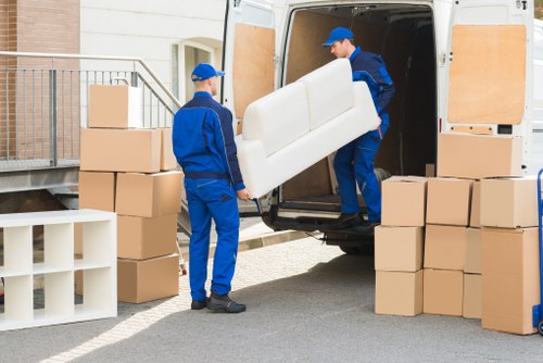 Removal van and packing support for a home move in Ponders End