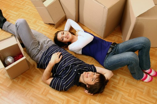 Local van moving service in Pondersend with boxes and furniture